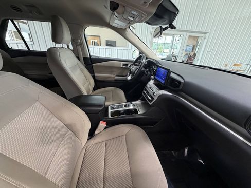 Used 2023 Ford Explorer XLT AWD/4WD image 34