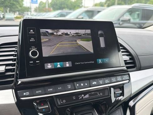Used 2025 Honda Odyssey Touring image 17
