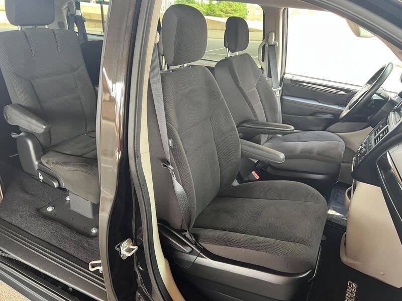 Used 2017 Dodge Grand Caravan SE w/ Power Window Group FWD image 31