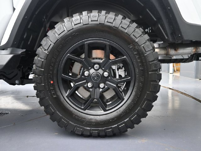 Used 2025 Jeep Gladiator Sport AWD/4WD image 13