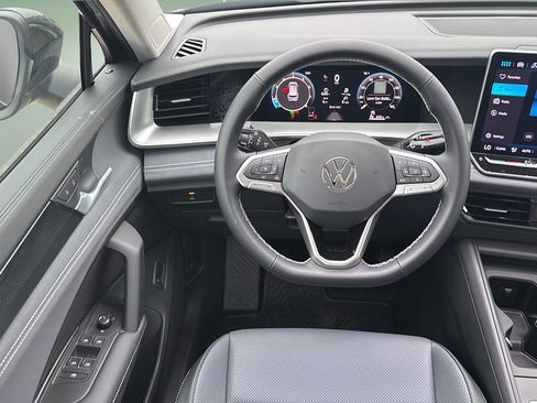 New 2026 Volkswagen Tiguan SE AWD/4WD image 18
