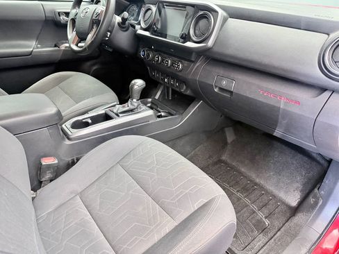 Used 2019 Toyota Tacoma TRD Off-Road w/ Technology Package AWD/4WD image 11