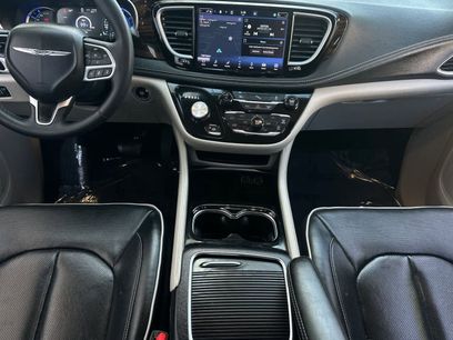 Used 2023 Chrysler Pacifica Limited