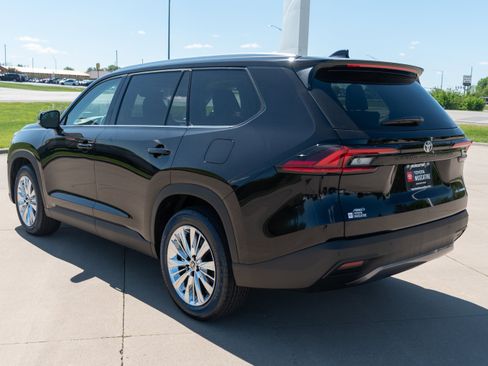 New 2026 Toyota Grand Highlander AWD image 23