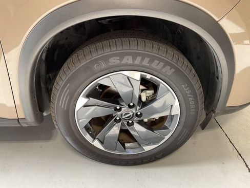 Used 2025 Nissan Rogue SV FWD image 15