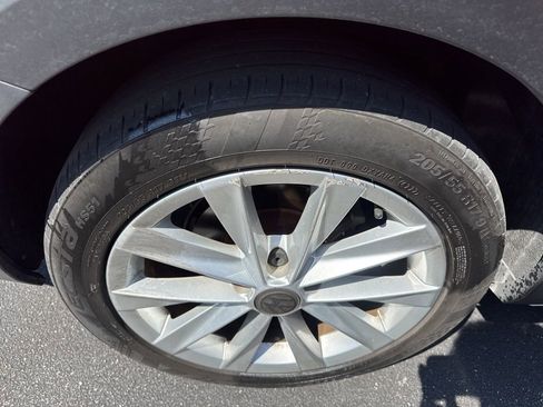 Used 2017 Volkswagen Golf Alltrack S image 8