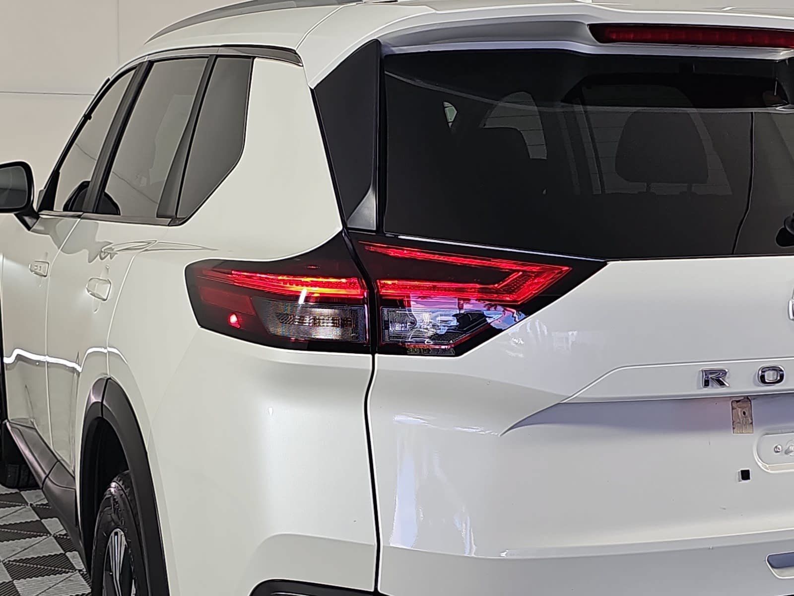 Used 2023 Nissan Rogue SV w/ SV Premium B Package FWD image 31