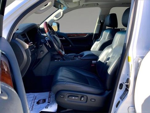 Used 2021 Lexus LX 570 4WD w/ Luxury Package image 18