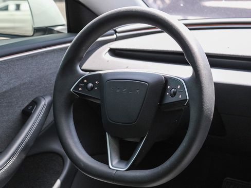Used 2025 Tesla Model 3 Long Range RWD image 17
