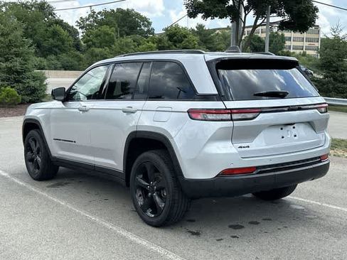 Used 2023 Jeep Grand Cherokee Altitude AWD/4WD image 24