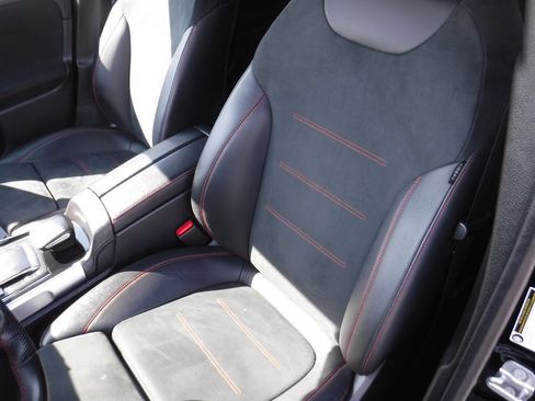 Used 2023 Mercedes-Benz GLB 250 image 21