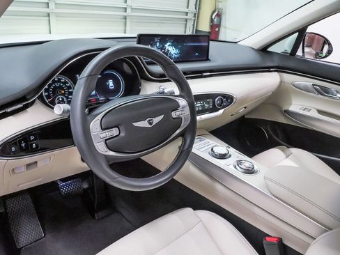 Certified 2024 Genesis GV70 2.5T w/ Select Package AWD/4WD image 2