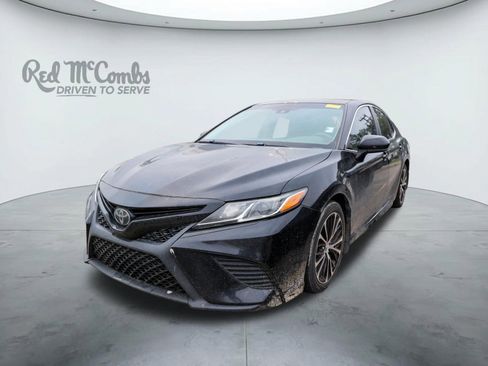 Used 2018 Toyota Camry SE FWD image 1