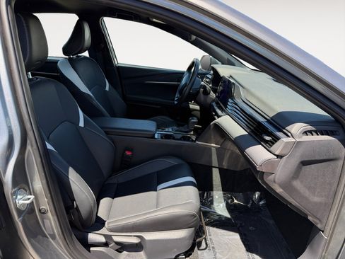 Used 2025 Toyota Camry SE FWD image 19