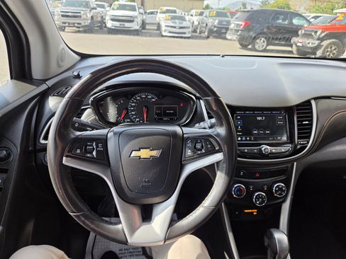 Used 2018 Chevrolet Trax LT w/ LT Convenience Package AWD/4WD image 8