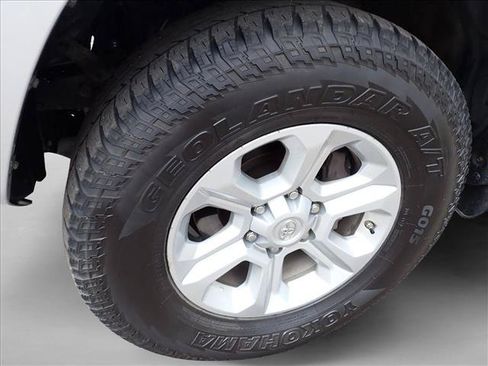 Used 2018 Toyota 4Runner SR5 AWD/4WD image 7