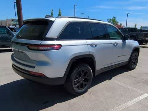 New 2026 Jeep Grand Cherokee Altitude AWD/4WD image 8