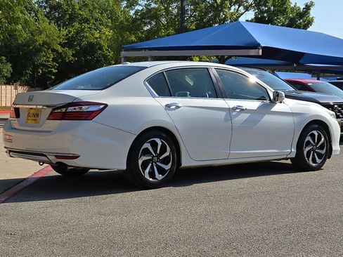 Used 2016 Honda Accord EX image 3