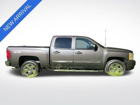 Used 2011 Chevrolet Silverado 1500 LTZ w/ LTZ Plus Package AWD/4WD image 2