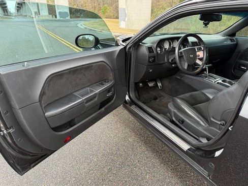 Used 2010 Dodge Challenger SRT8 RWD image 16