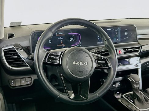 Used 2025 Kia Seltos S image 18