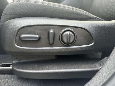 Used 2023 GMC Terrain SLE w/ Driver Convenience Package AWD/4WD image 18