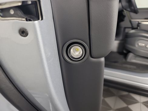 Used 2025 Rivian R1S Adventure Dual AWD/4WD image 32