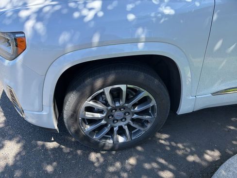 Used 2023 GMC Acadia Denali w/ Denali Ultimate Package AWD/4WD image 8