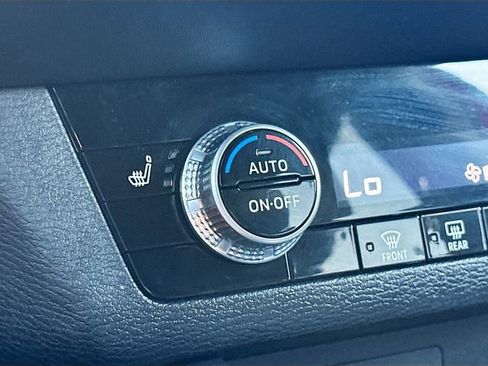 Used 2024 Mitsubishi Outlander SE Black Edition image 19