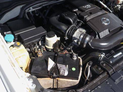 Used 2016 Nissan Frontier SV image 11