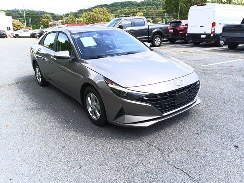 Used 2023 Hyundai Elantra SE FWD image 1