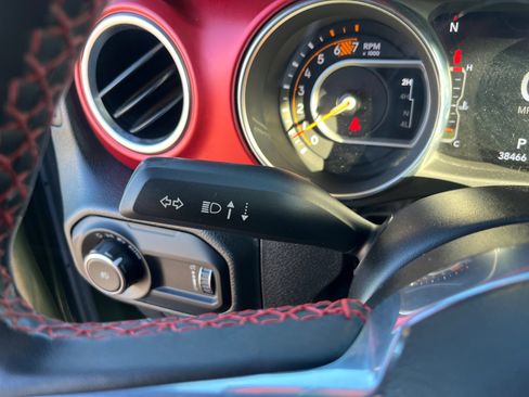 Used 2023 Jeep Wrangler Rubicon image 12