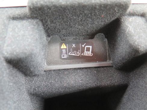 Used 2018 Cadillac XT5 Luxury w/ Driver Awareness Package image 15