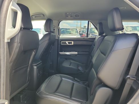 Used 2023 Ford Explorer XLT w/ Equipment Group 202A RWD image 14