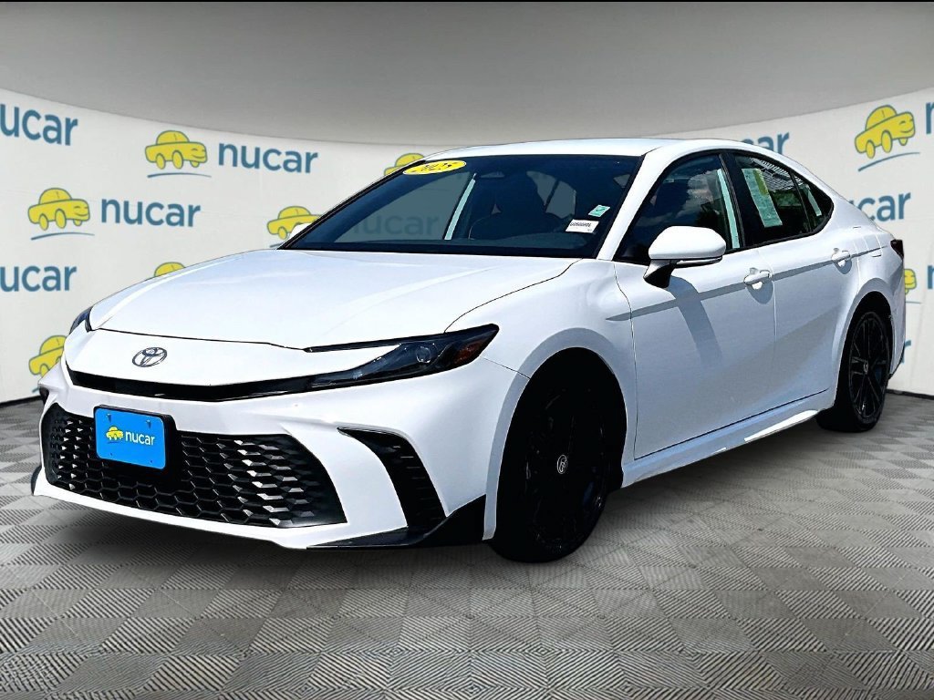 Used 2025 Toyota Camry SE FWD image 3