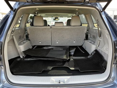 Used 2018 Toyota Highlander Limited image 29