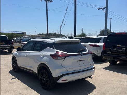 Used 2021 Nissan Kicks SR w/ SR Premium Package FWD image 6