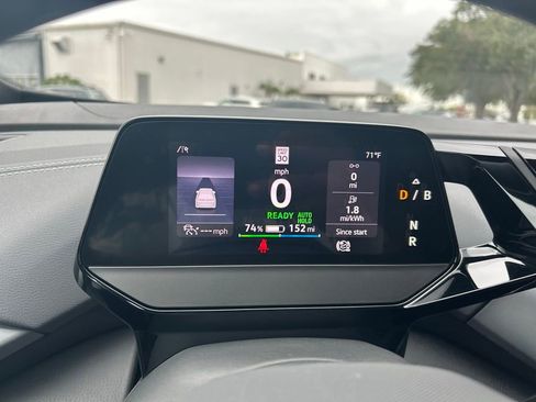 Used 2024 Volkswagen ID.4 2WD image 24