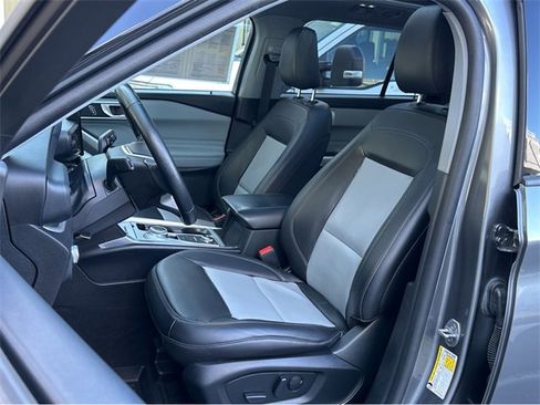 Certified 2022 Ford Explorer XLT w/ Equipment Group 202A image 16
