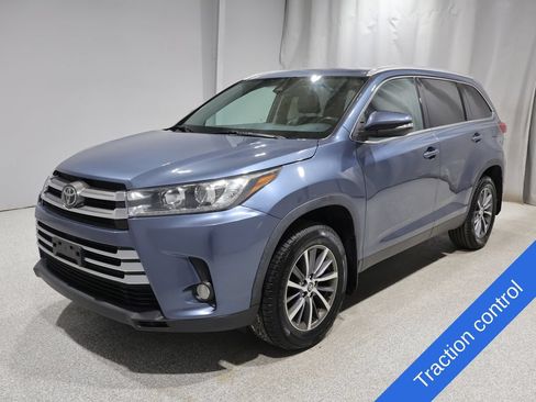 Used 2019 Toyota Highlander XLE w/ Highlander SE Package AWD/4WD image 6