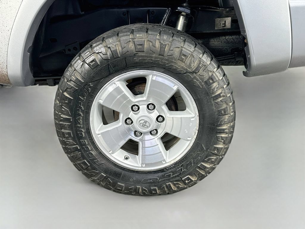 Used 2015 Toyota Tacoma 4x4 Access Cab V6 w/ TRD Sport Package image 34