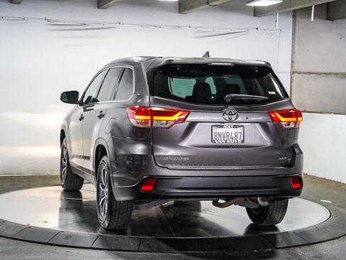 Certified 2019 Toyota Highlander XLE w/ Carpet Mat Package (TMS) FWD image 5