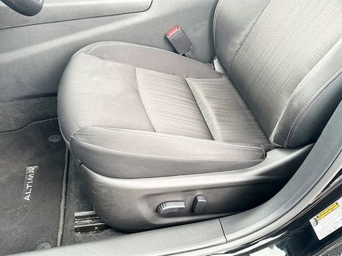 Used 2025 Nissan Altima 2.5 SV FWD image 18