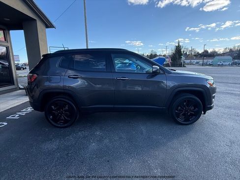 Used 2018 Jeep Compass Latitude AWD/4WD image 8