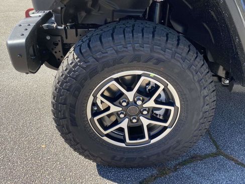 New 2025 Jeep Gladiator Rubicon image 16