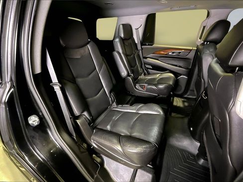 Used 2018 Cadillac Escalade Luxury image 24