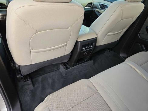 Used 2022 Chevrolet Traverse LS image 18