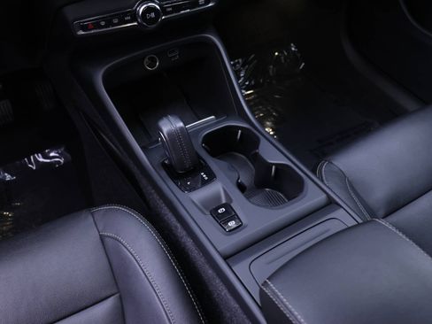 Used 2019 Volvo XC40 T5 Momentum image 17