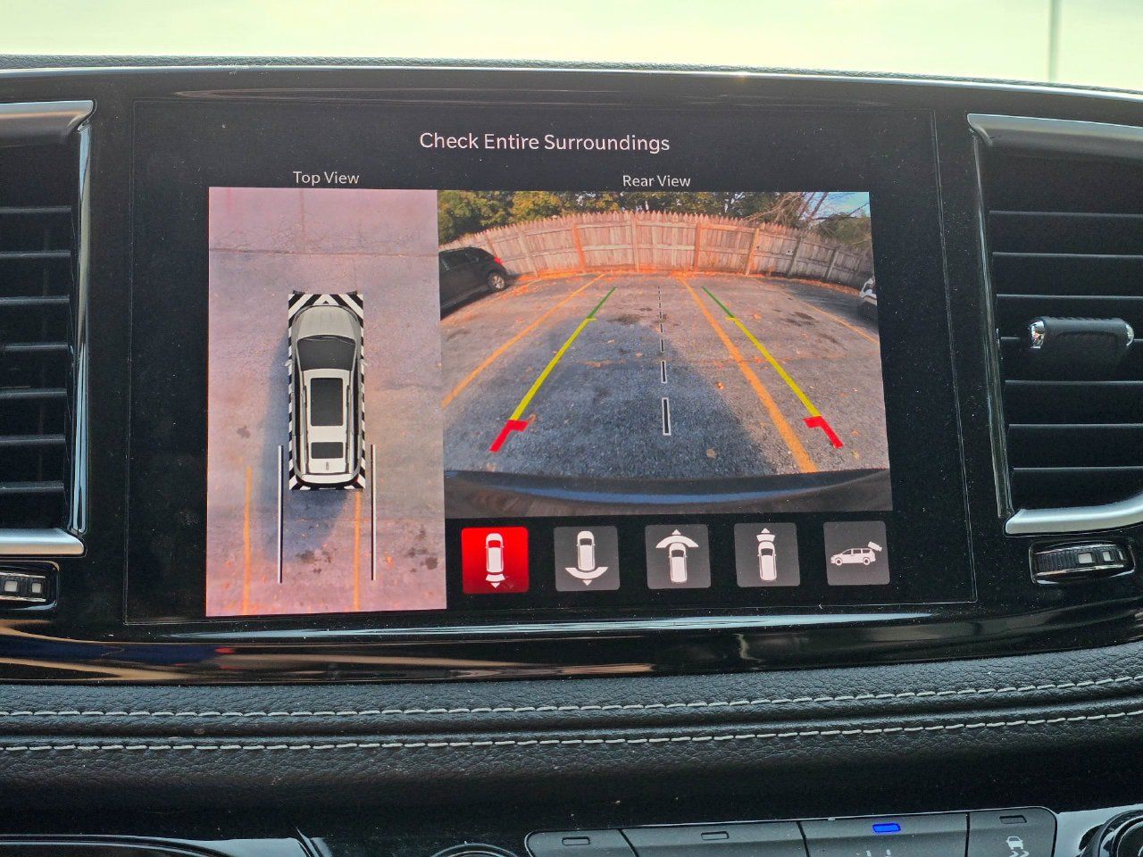 Used 2022 Chrysler Pacifica Limited w/ Uconnect Theater Family Group FWD image 16