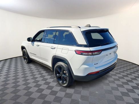 Used 2023 Jeep Grand Cherokee Altitude image 7